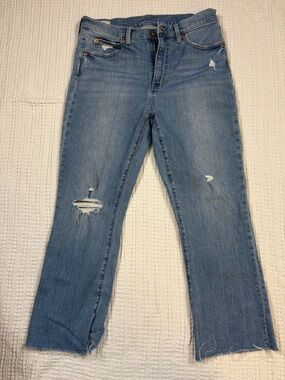 GAP Kick Fit Light Blue Straight fit crop Jeans with Distressed Details, size 10